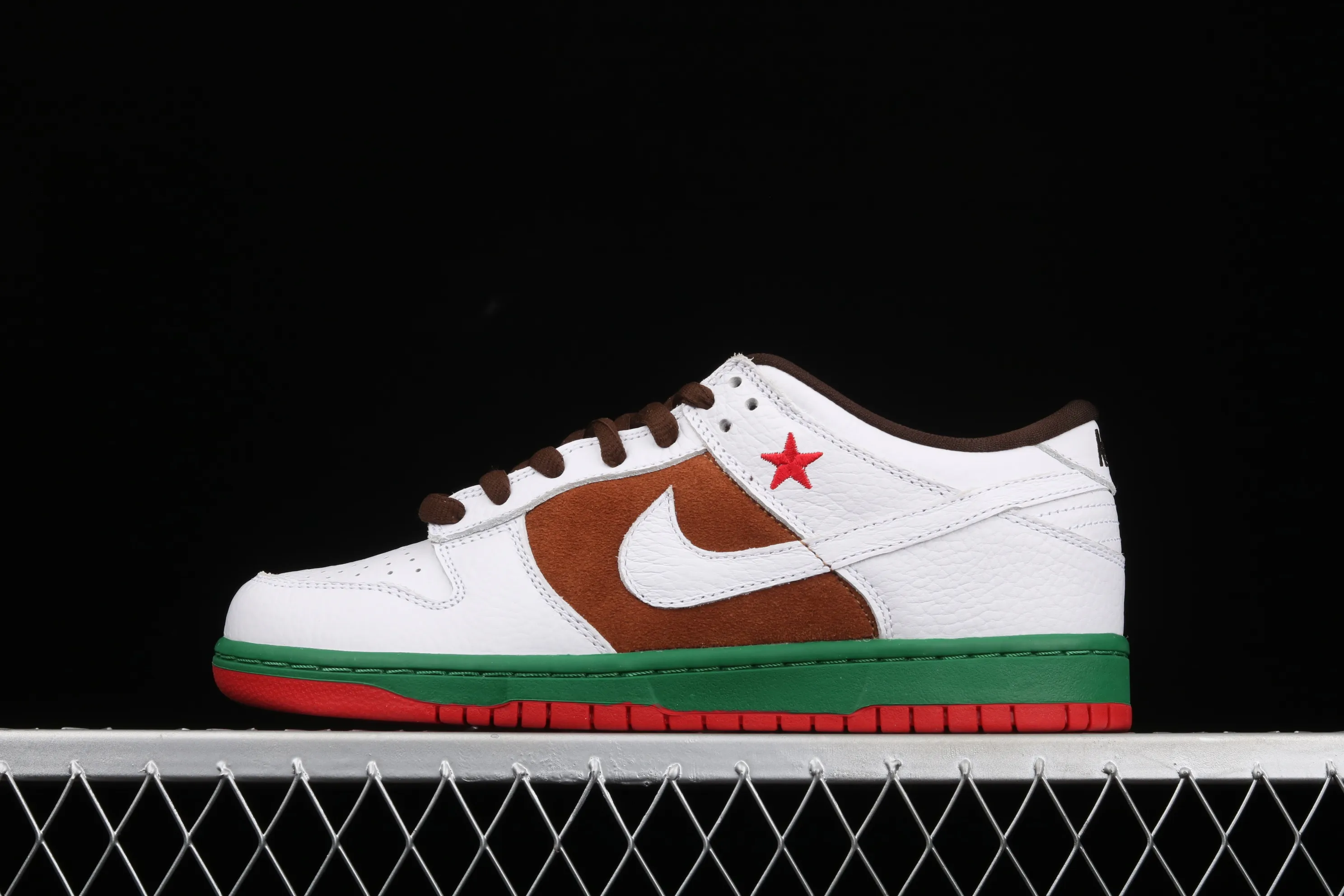 All Categories Nk SB Dunk Series Nk SB Dunk Low Low-top Sneakers J Version Nk Dunk SB Low "Call" California Color Sports Skateboard Shoes 304292-211